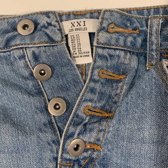 Shorts - Picture 3 of 4